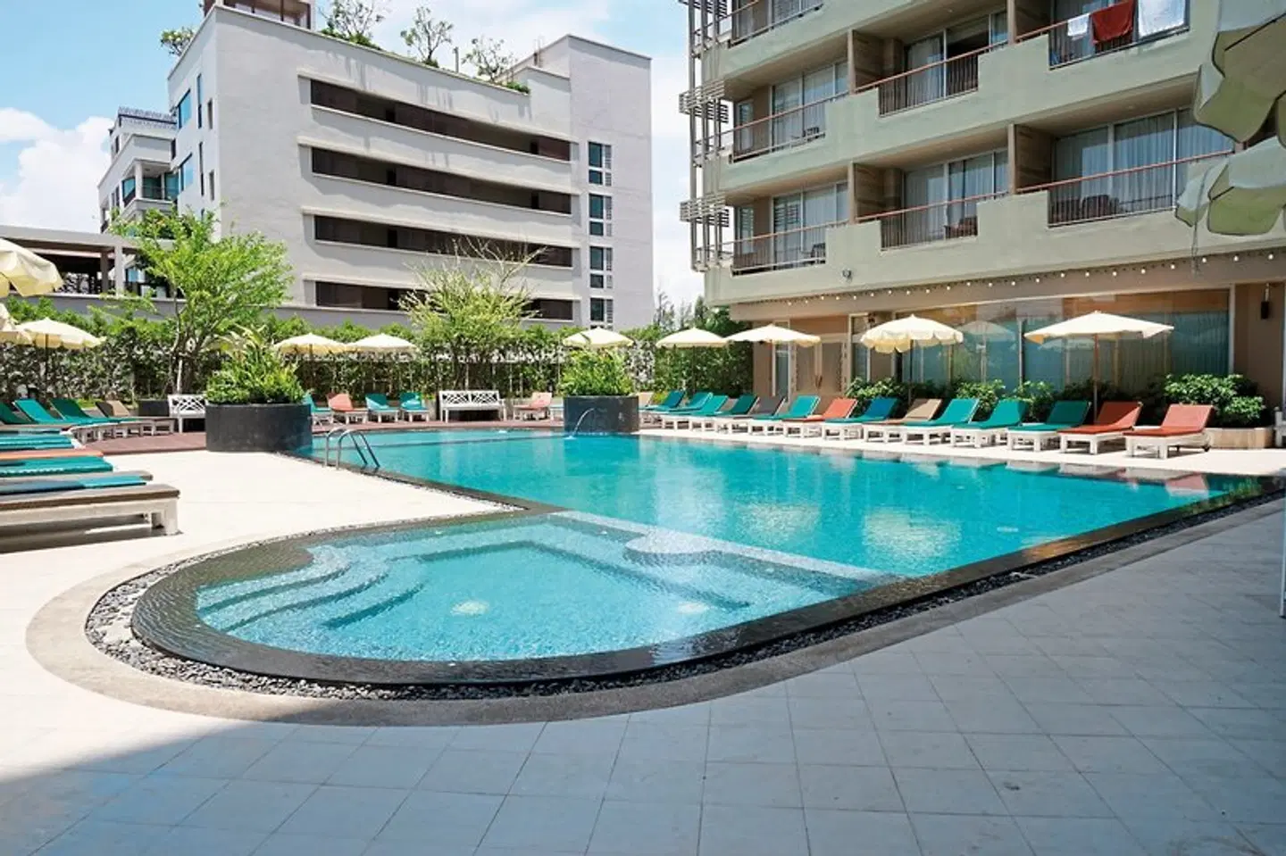 Long Beach Cha Am Resort OUTDOOR_POOL