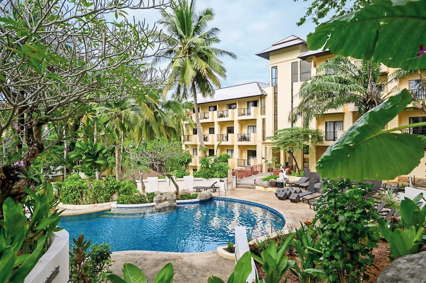 Horizon Karon Beach Resort & Spa OUTDOOR_POOL