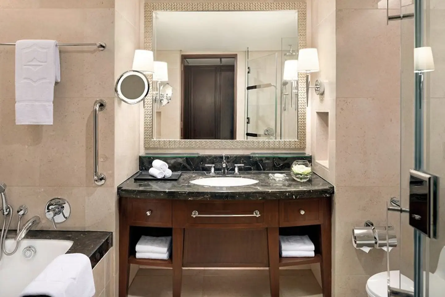 Shangri-La Hotel Bangkok Badezimmer