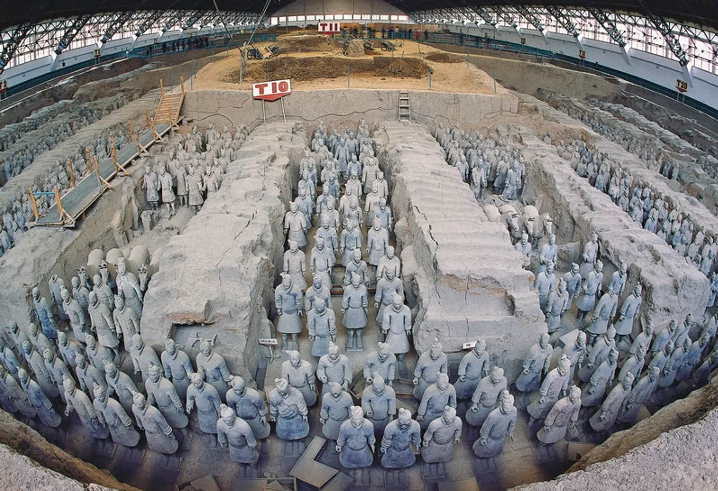 Per Bahn und Schiff durchs Reich der Mitte LANDSCAPE