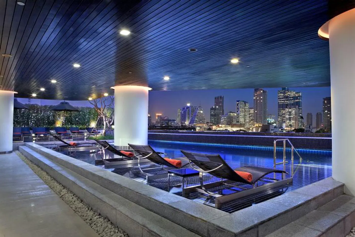 Pullman Bangkok Hotel G Hallenbad