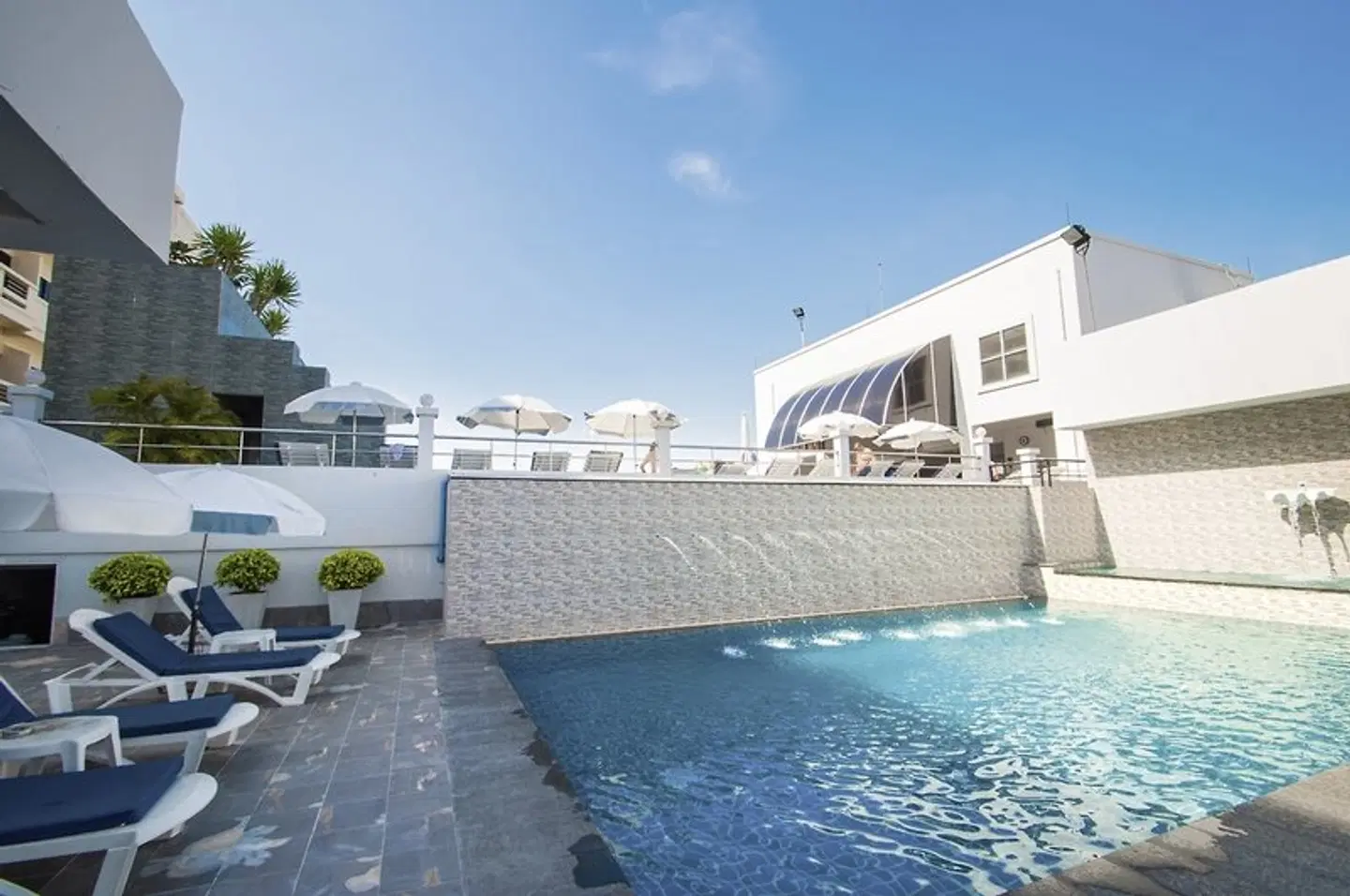 Flipper House OUTDOOR_POOL