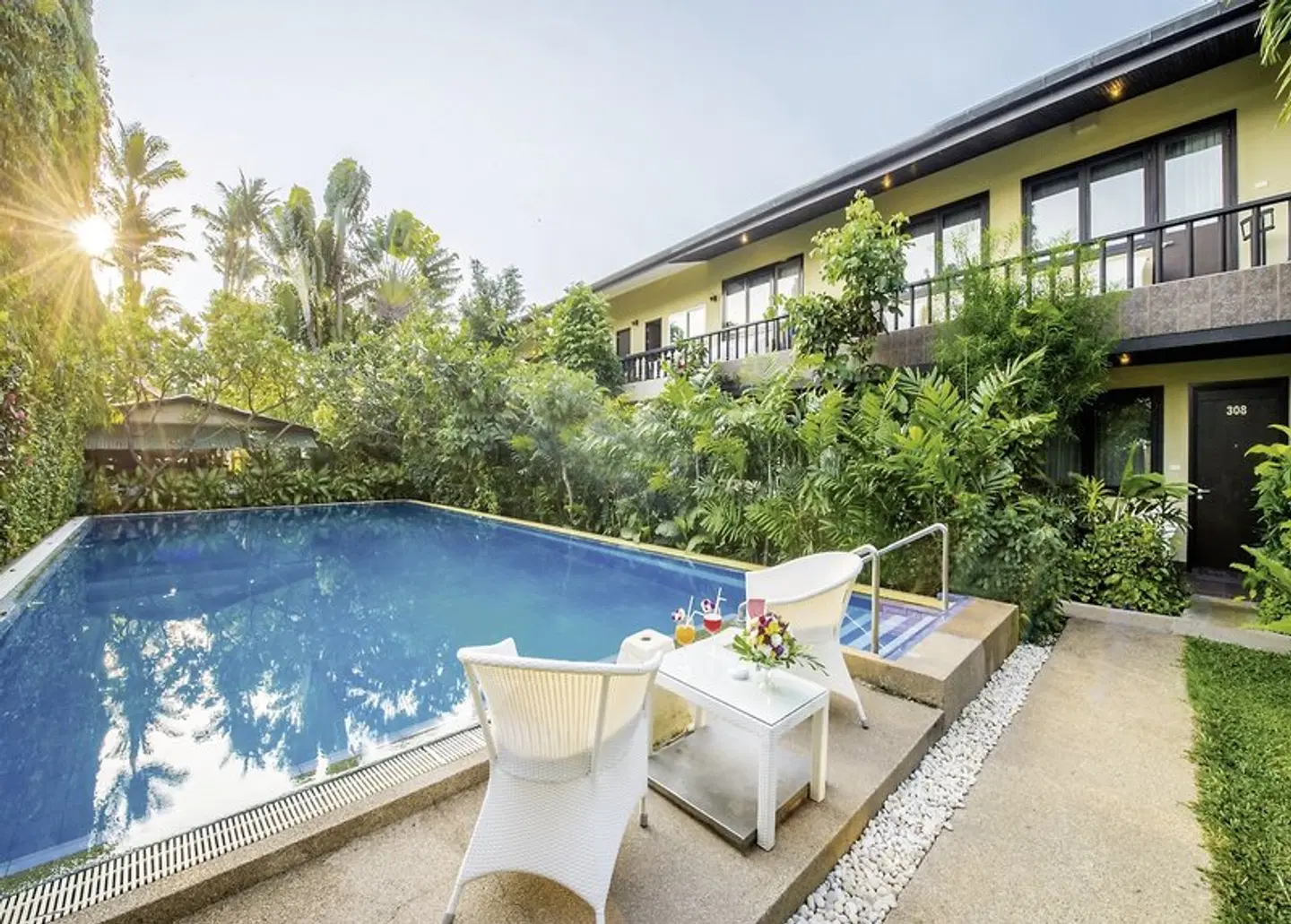 Lokal Phuket OUTDOOR_POOL