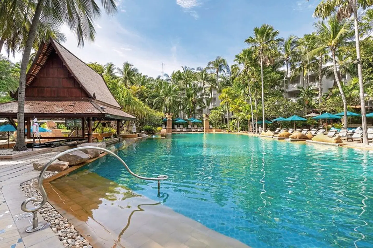 Avani Pattaya Resort OUTDOOR_POOL
