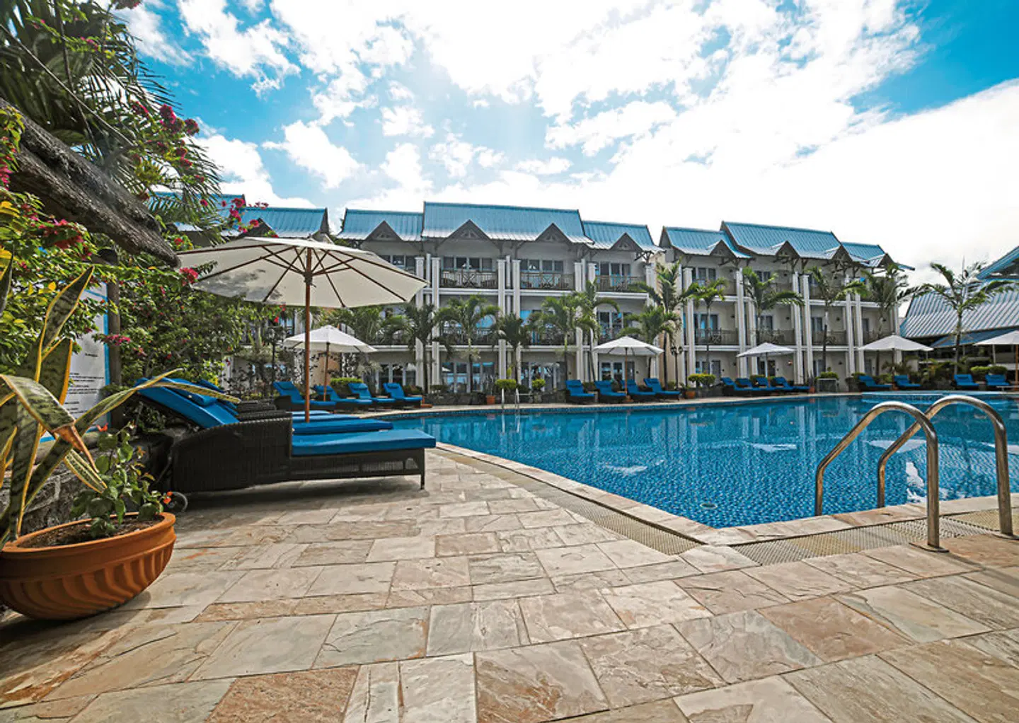 Pearle Beach Resort & Spa OUTDOOR_POOL