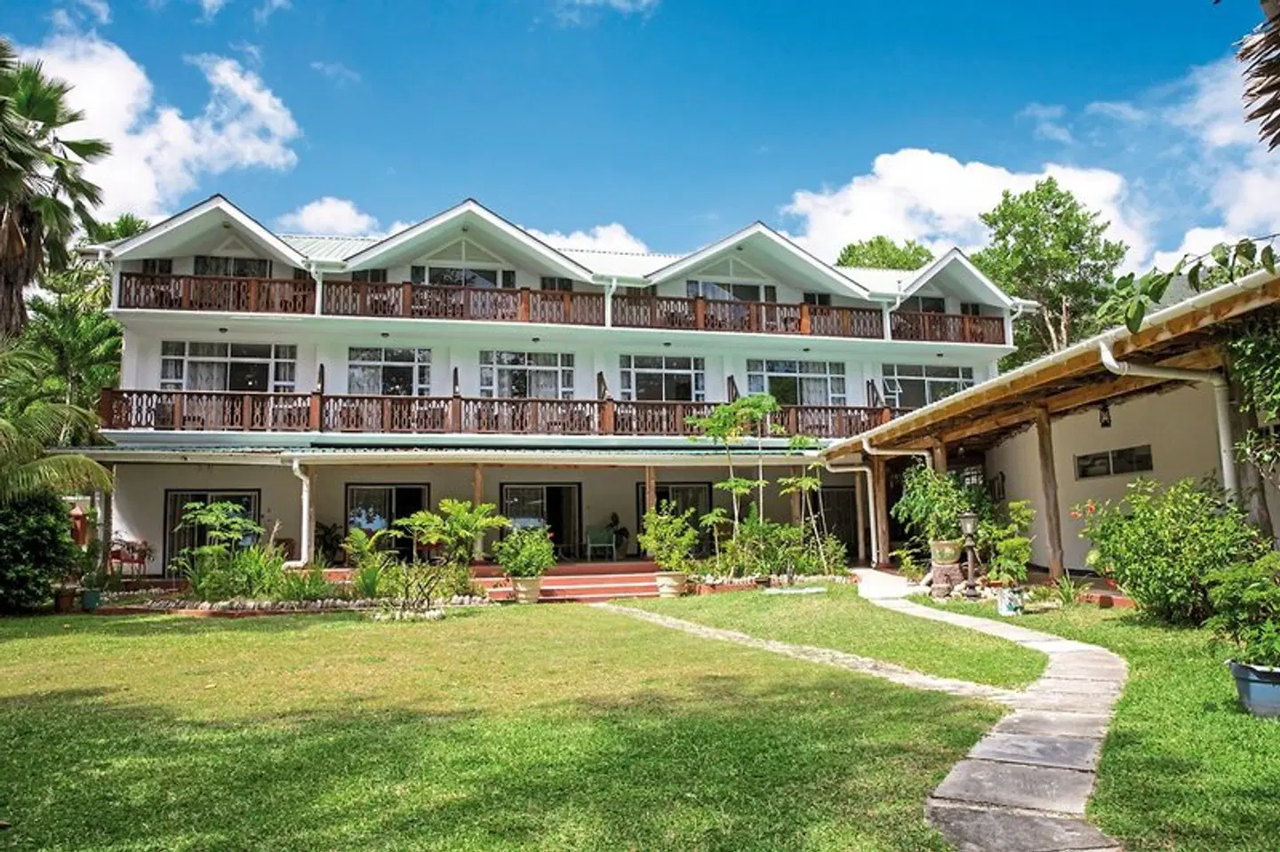 Augerine Hotel EXTERIOR