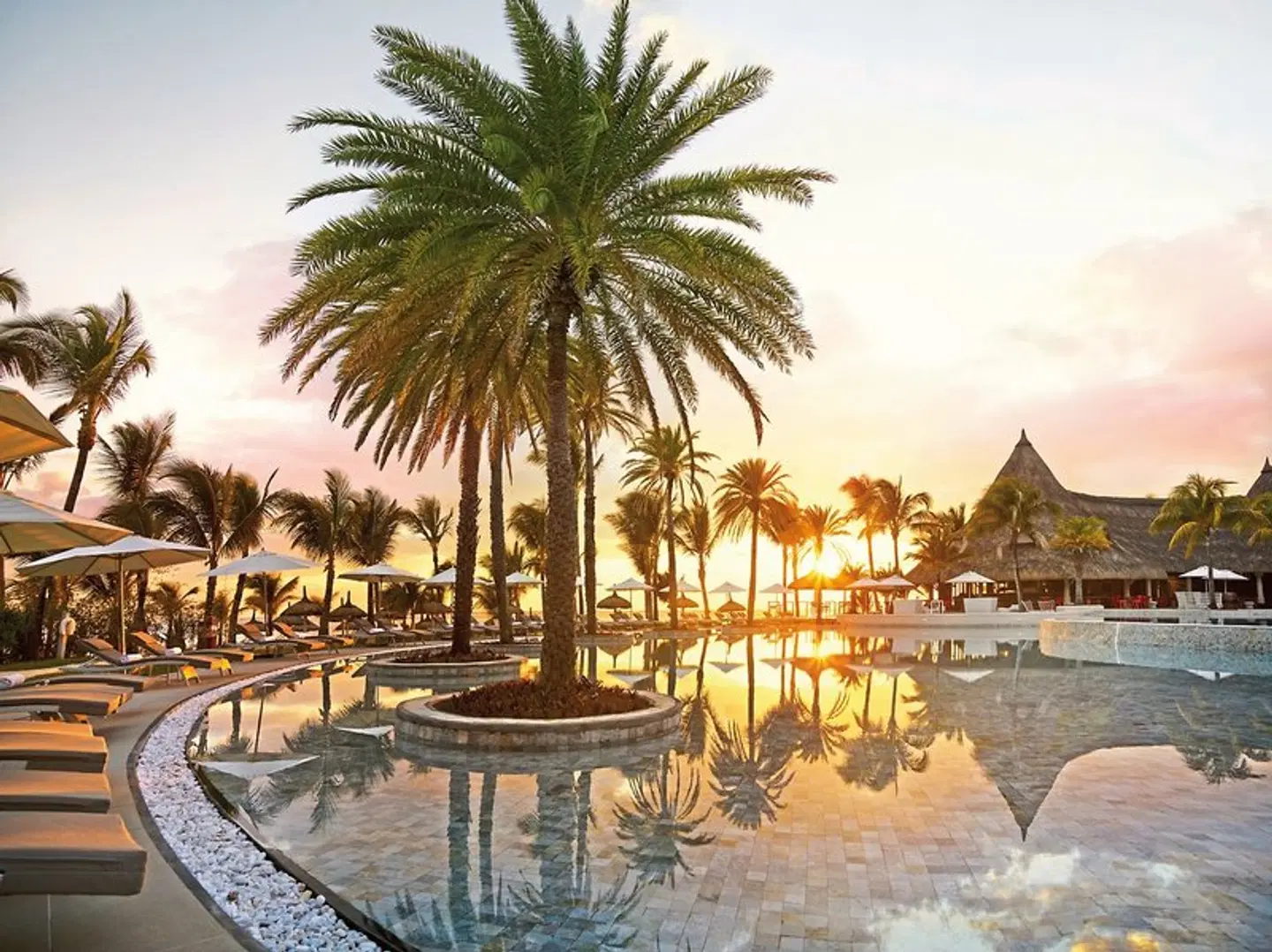 LUX* Belle Mare OUTDOOR_POOL