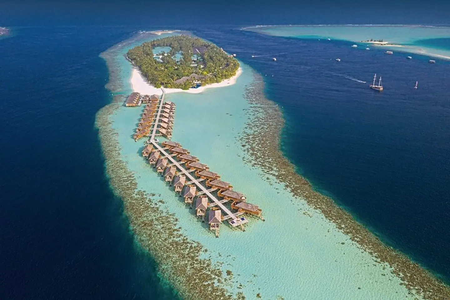 Vilamendhoo Island Resort & Spa EXTERIOR