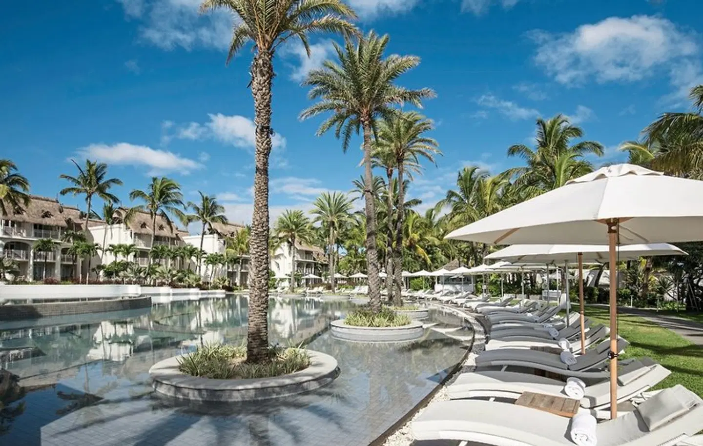 LUX* Belle Mare Terrasse