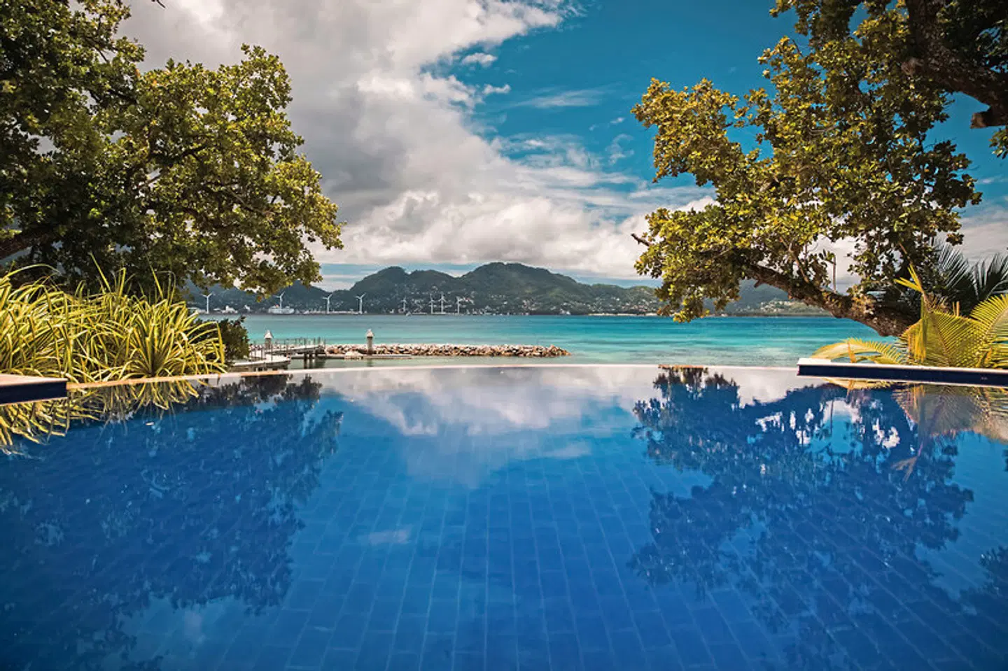 Cerf Island Resort OUTDOOR_POOL