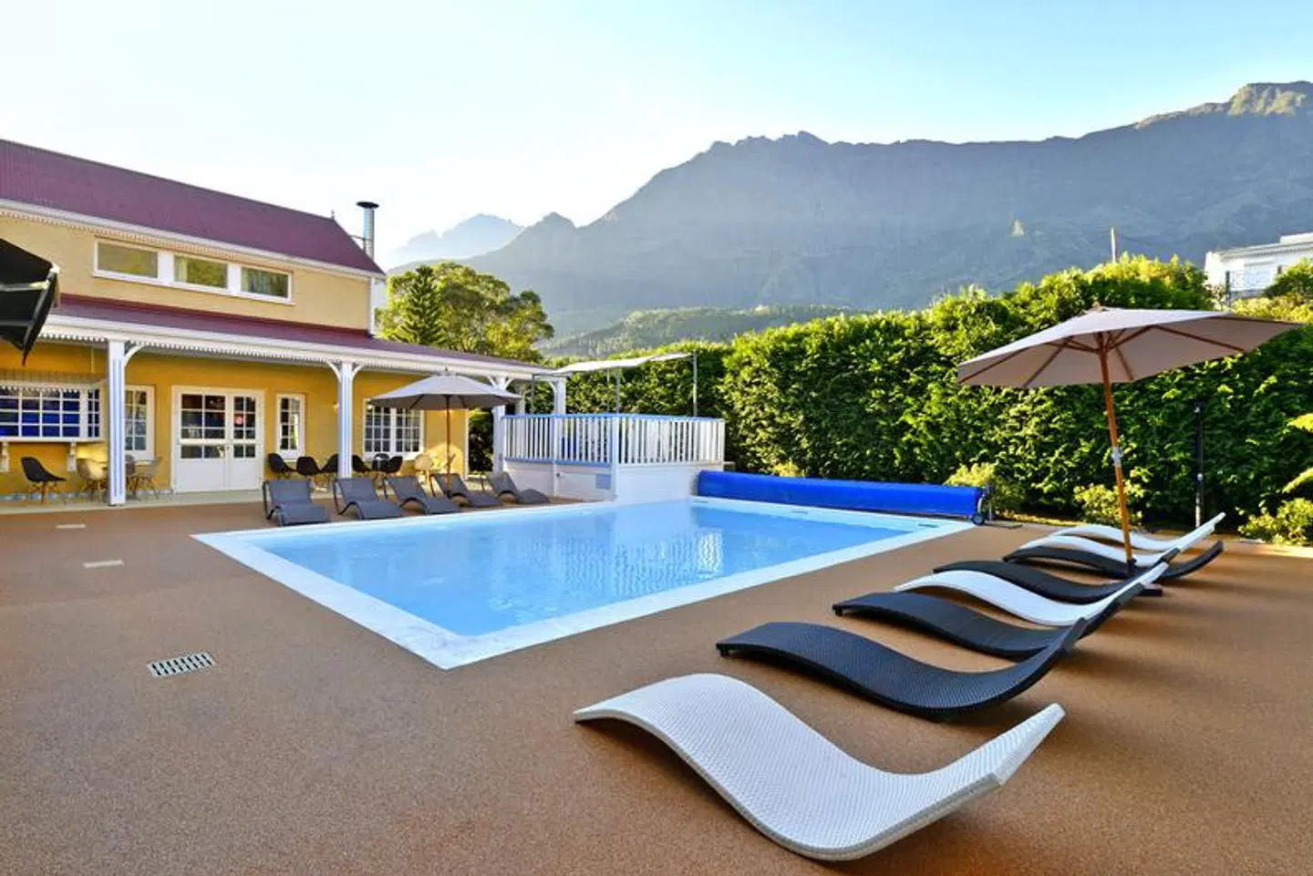 Le Cilaos OUTDOOR_POOL