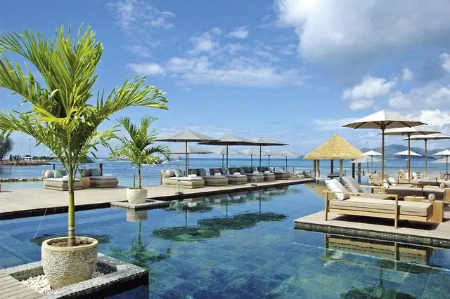 Le Domaine de l'Orangeraie OUTDOOR_POOL
