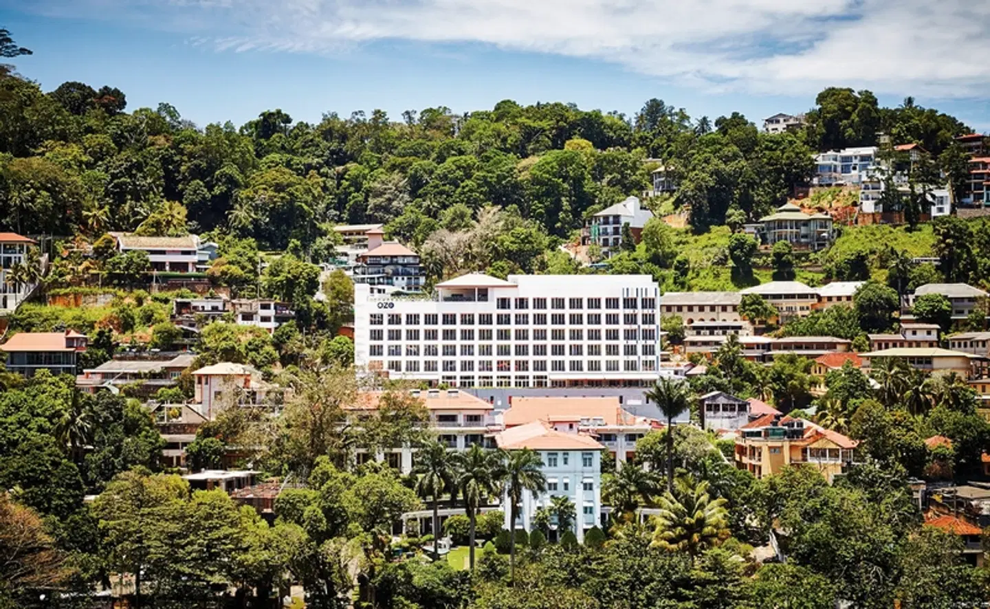 Radisson Hotel Kandy EXTERIOR