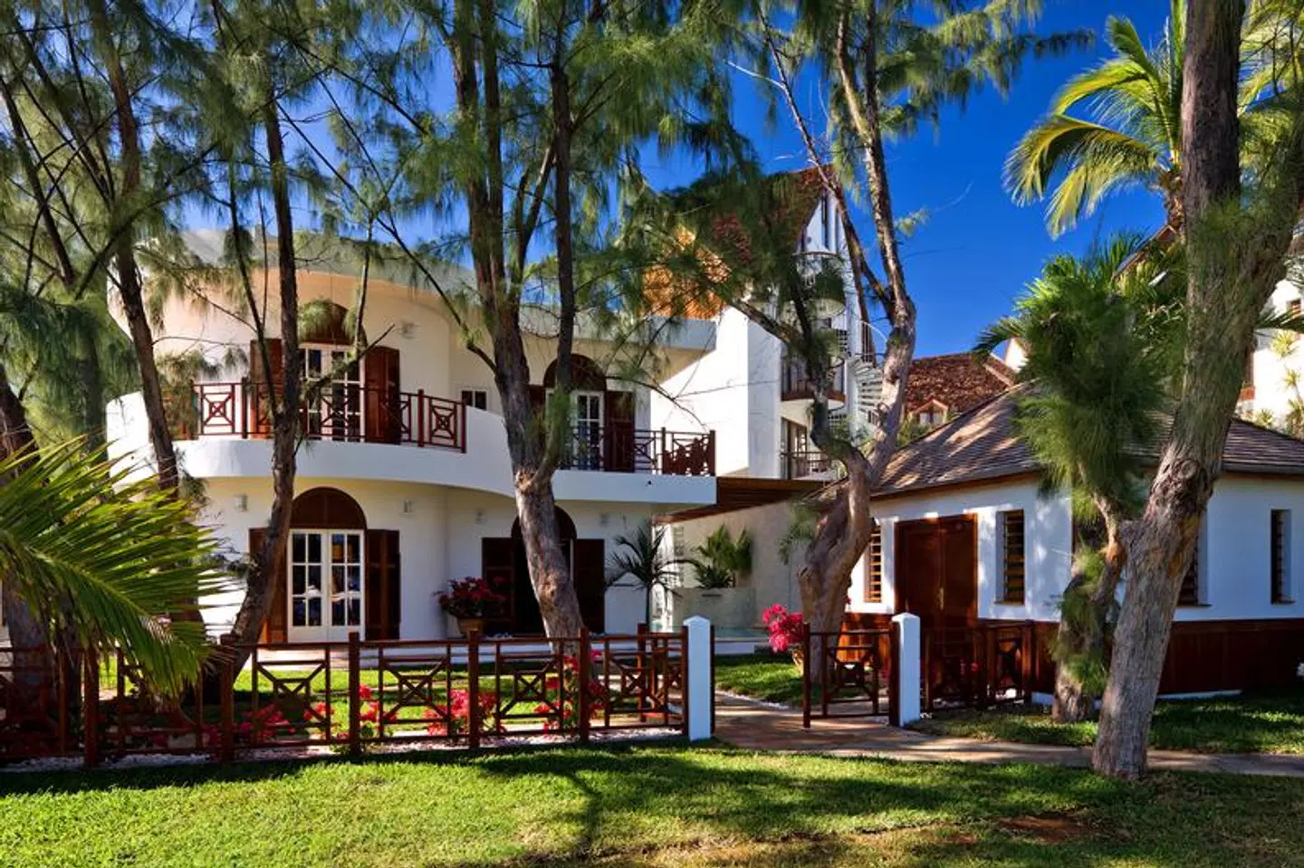 Le Saint Alexis Hotel & Spa EXTERIOR