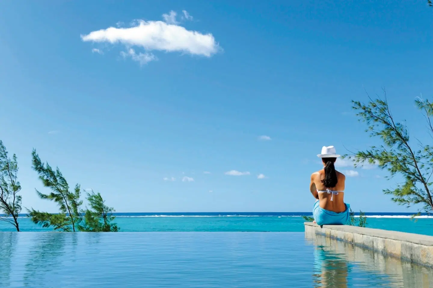 Constance Tekoma Rodrigues OUTDOOR_POOL