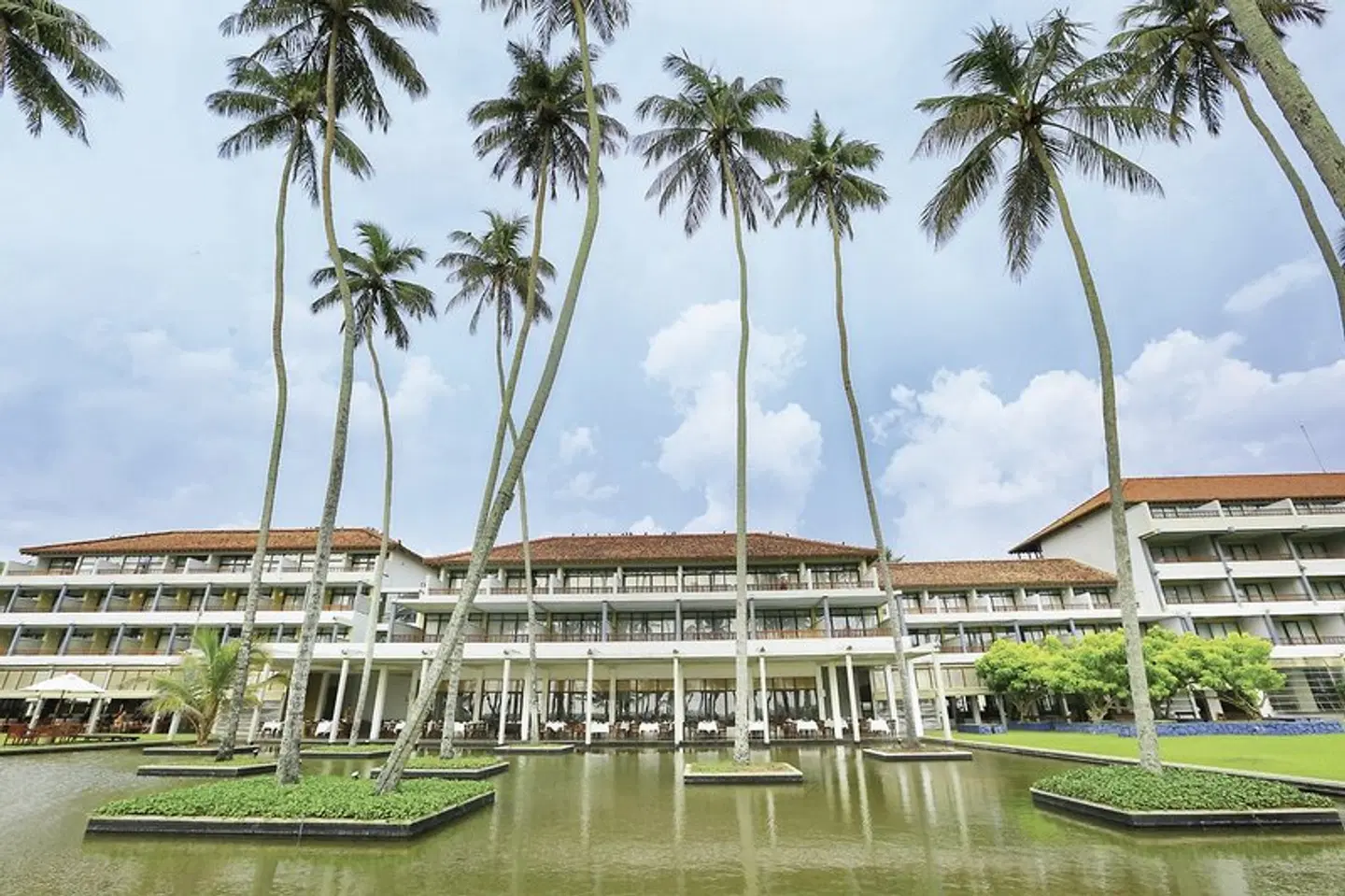 The Blue Water Hotel and Spa EXTERIOR