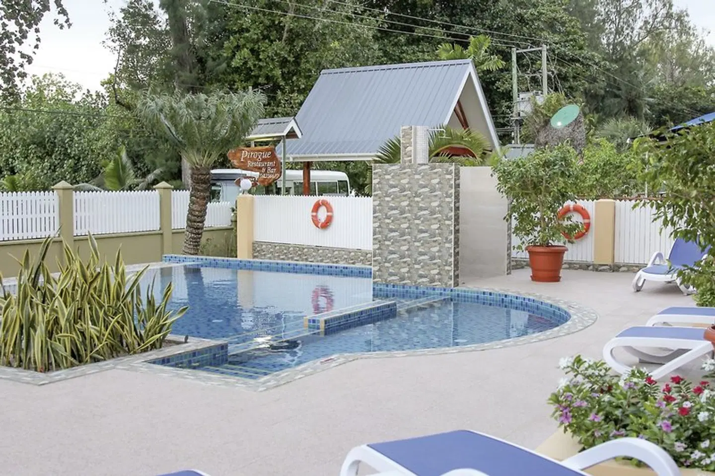 Pirogue Lodge OUTDOOR_POOL