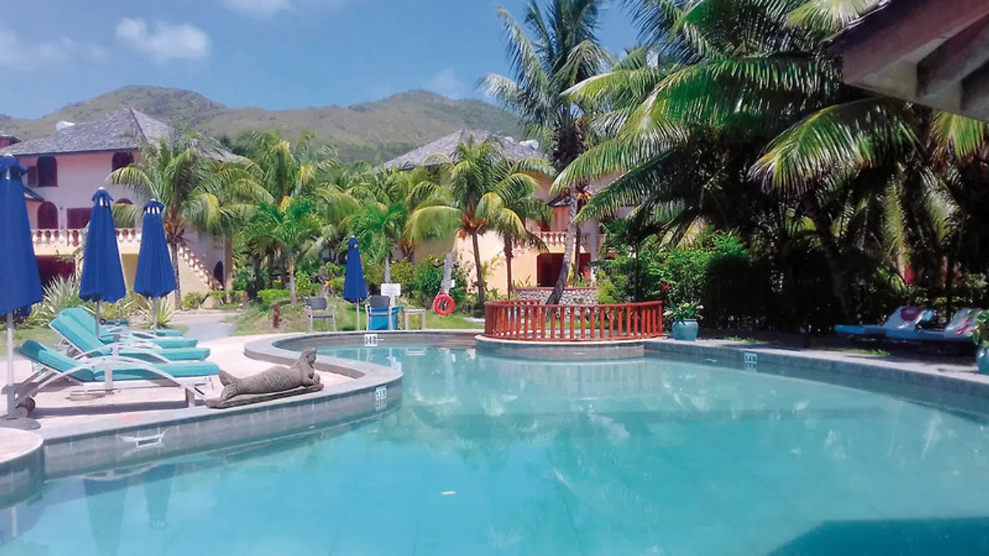 Castello Beach Hotel OUTDOOR_POOL