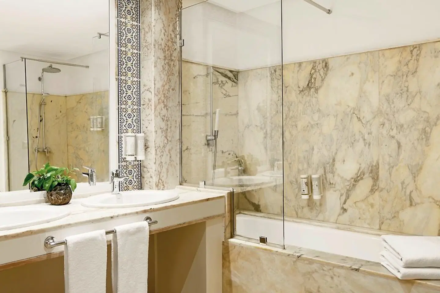Iberostar Waves Founty Beach Badezimmer