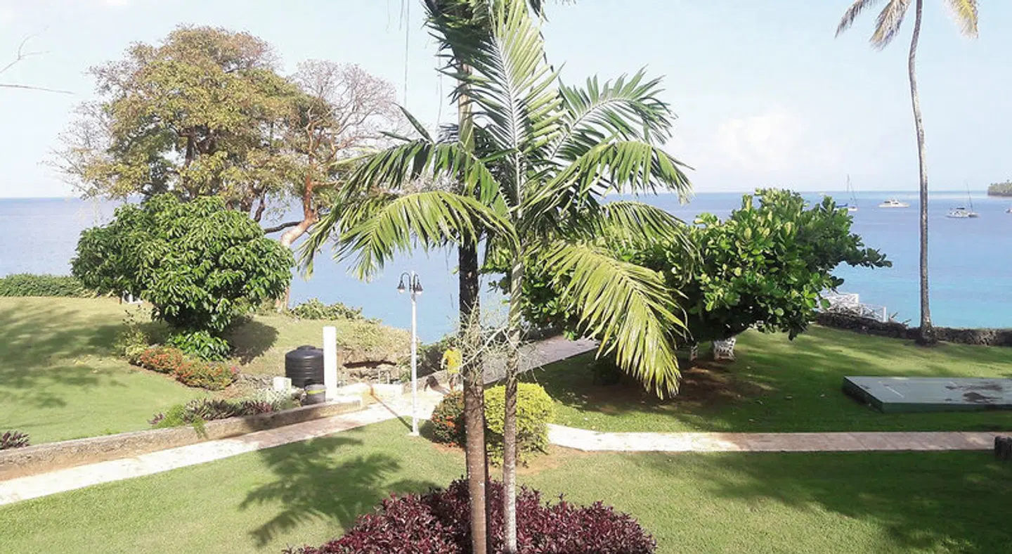 Crown Point Beach Hotel Garten