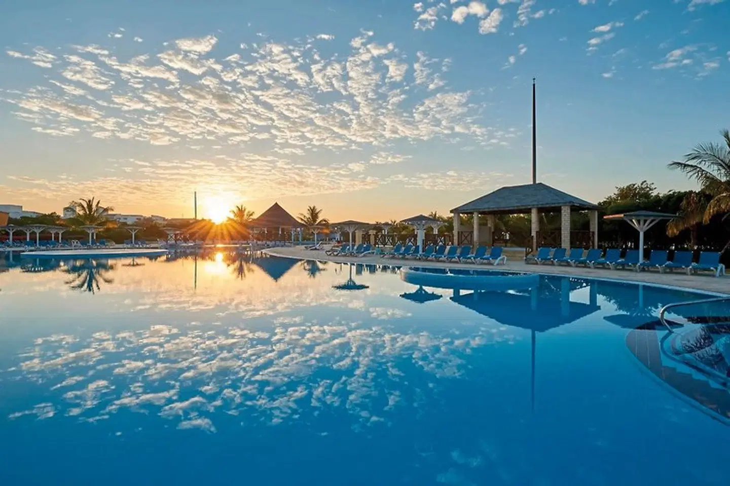Costa Verde OUTDOOR_POOL