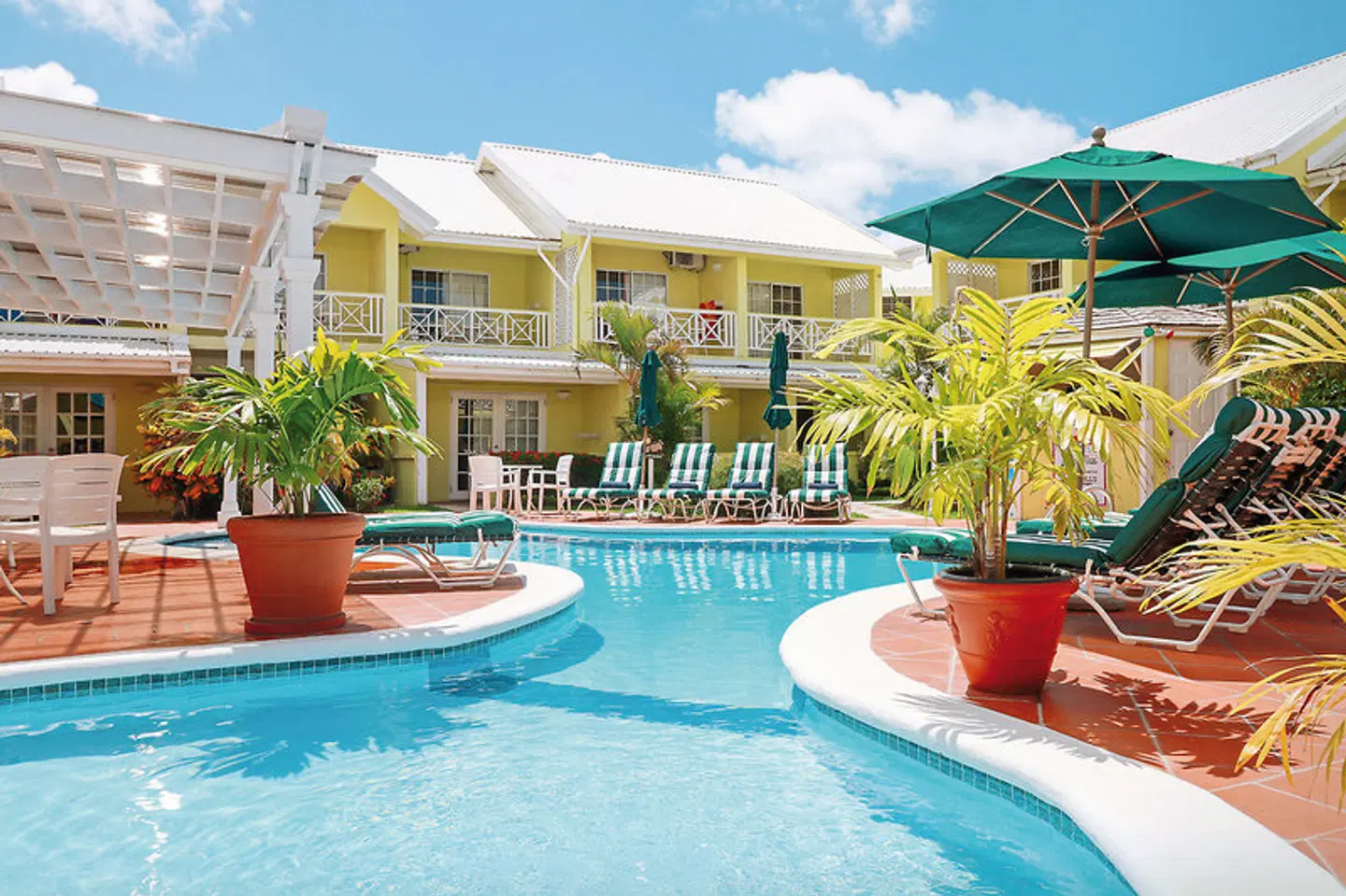 Bay Gardens Hotel OUTDOOR_POOL