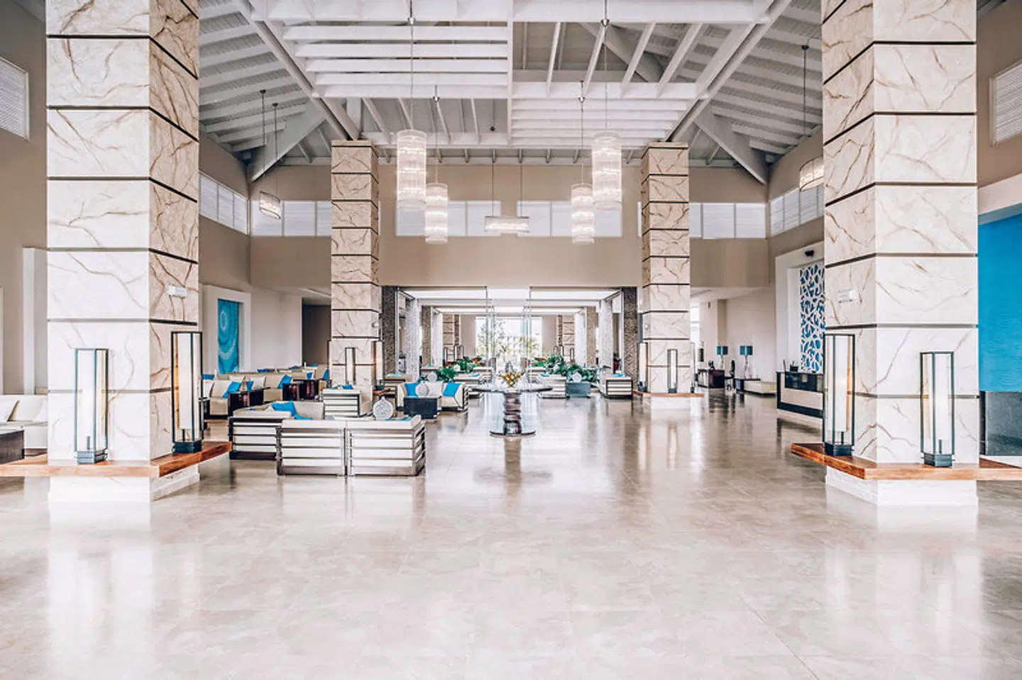 Selection Holguin LOUNGE_LOBBY