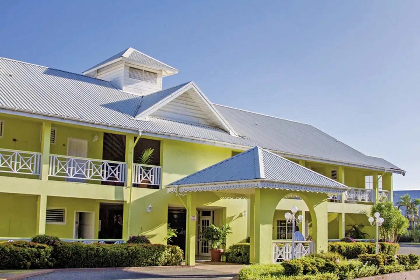 Bay Gardens Hotel EXTERIOR