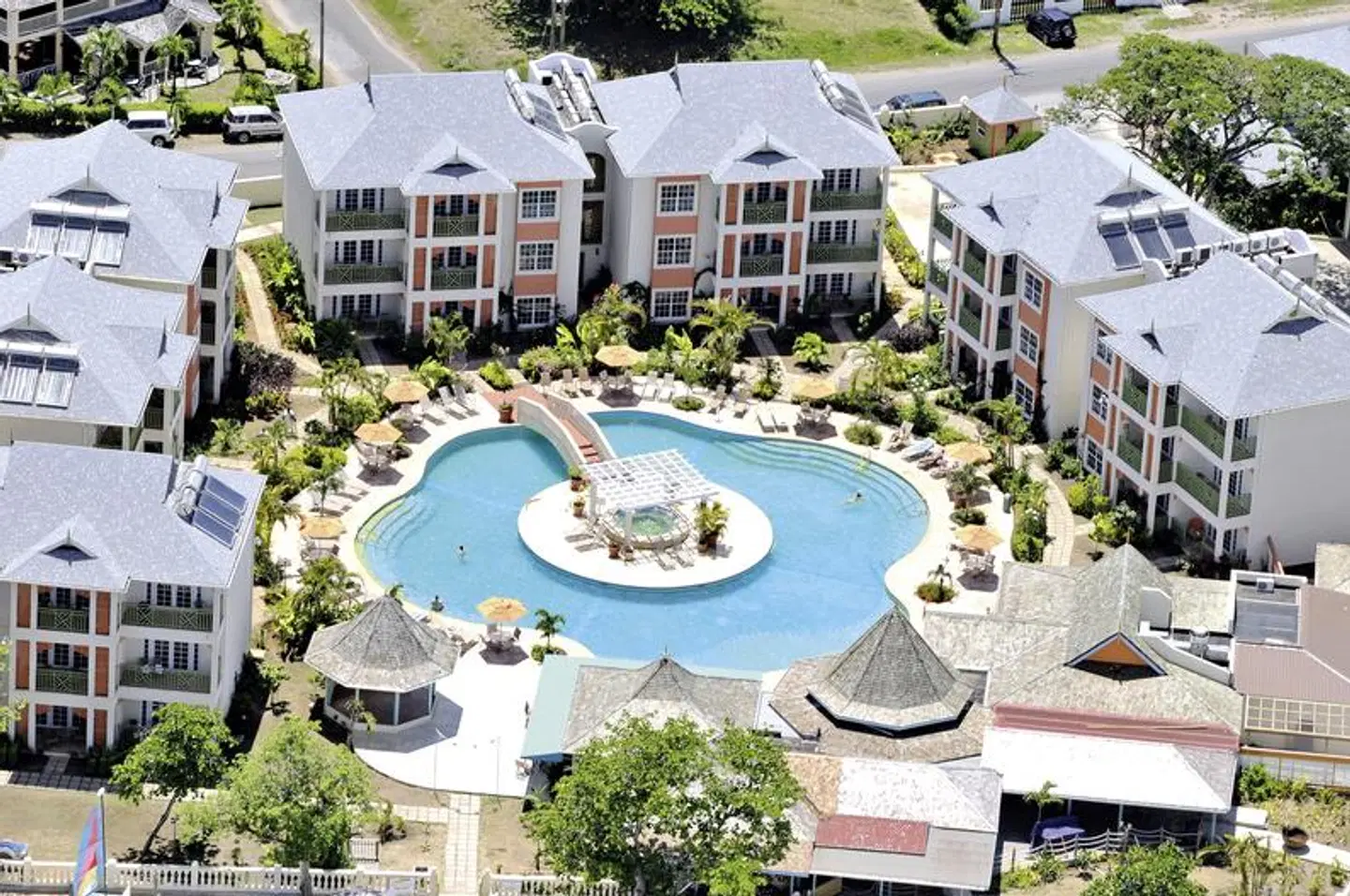 Bay Gardens Beach Resort & Spa EXTERIOR