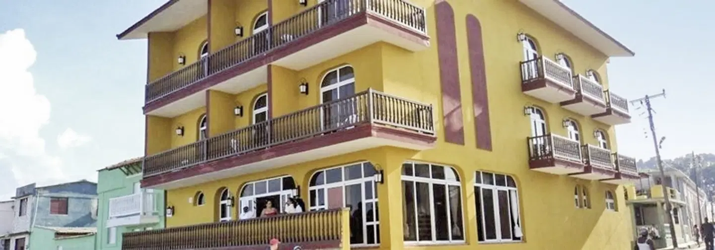 Hostal Rio Miel EXTERIOR