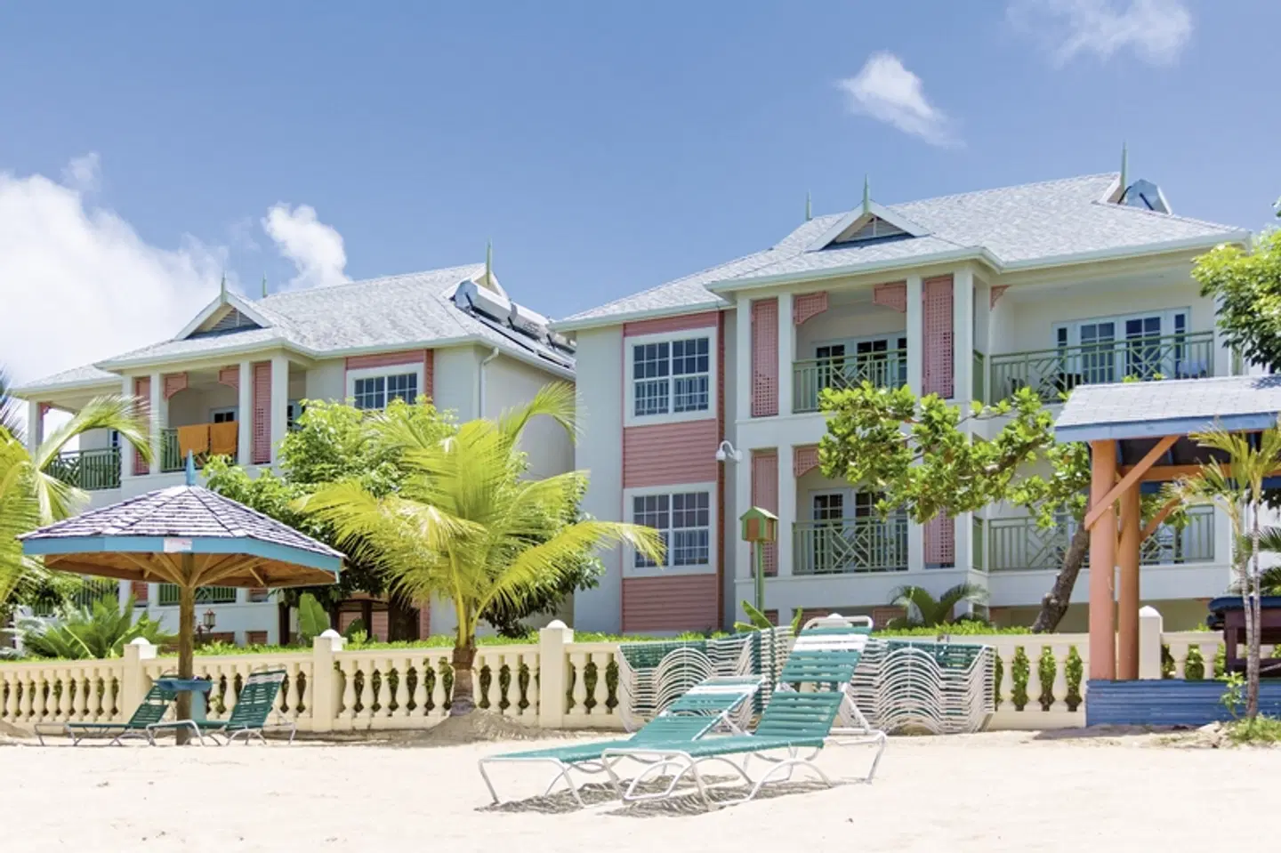 Bay Gardens Beach Resort & Spa EXTERIOR