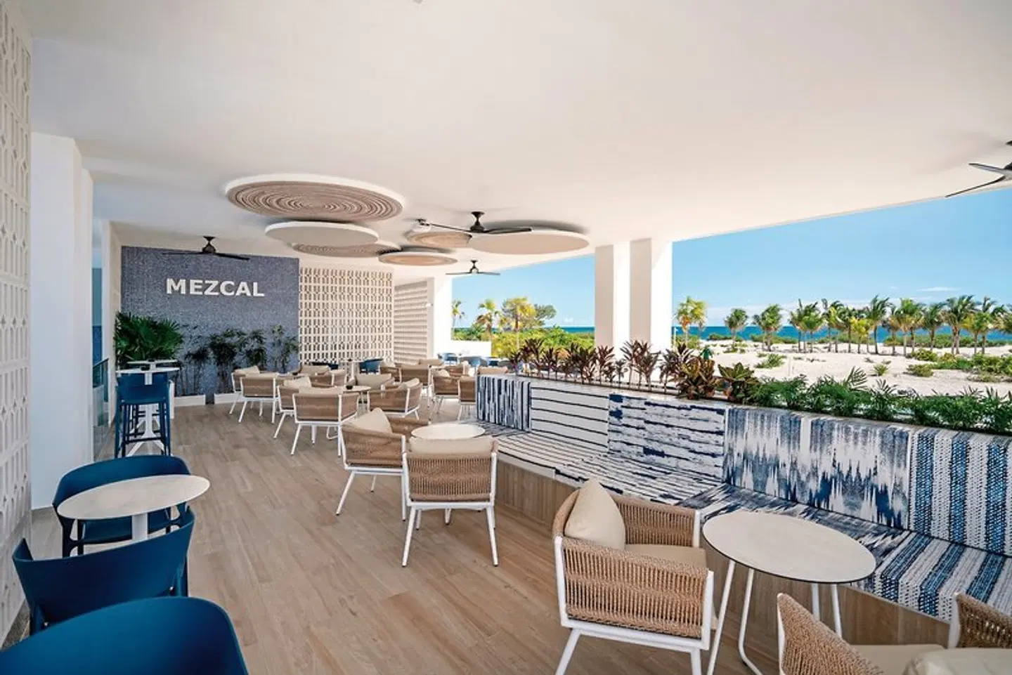 RIU Latino Bar