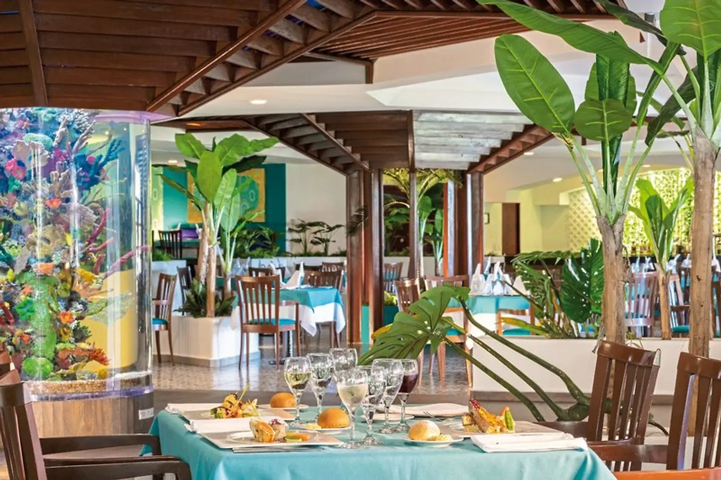 Crown Paradise Club Cancun Terrasse