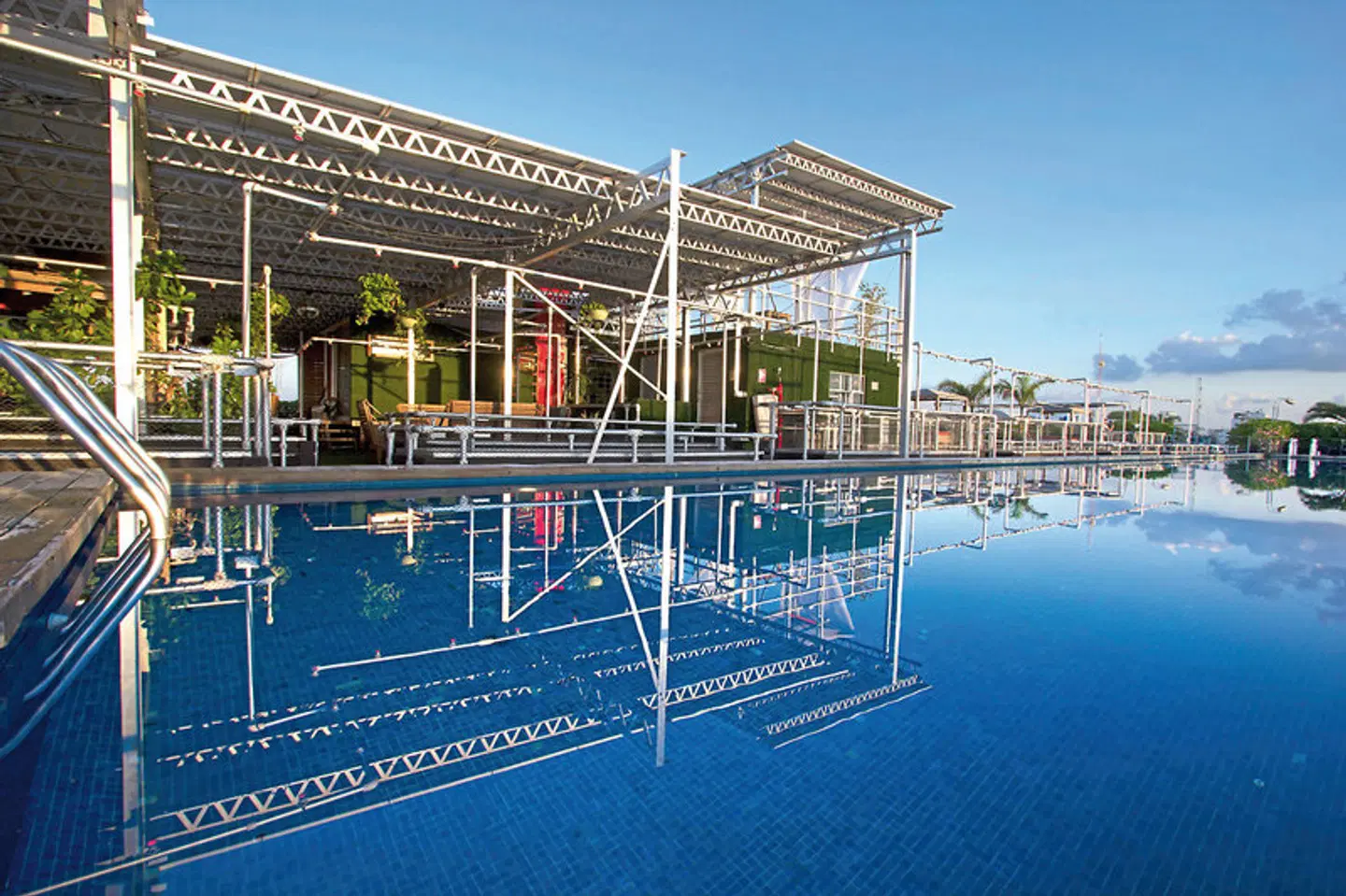 Reina Roja OUTDOOR_POOL