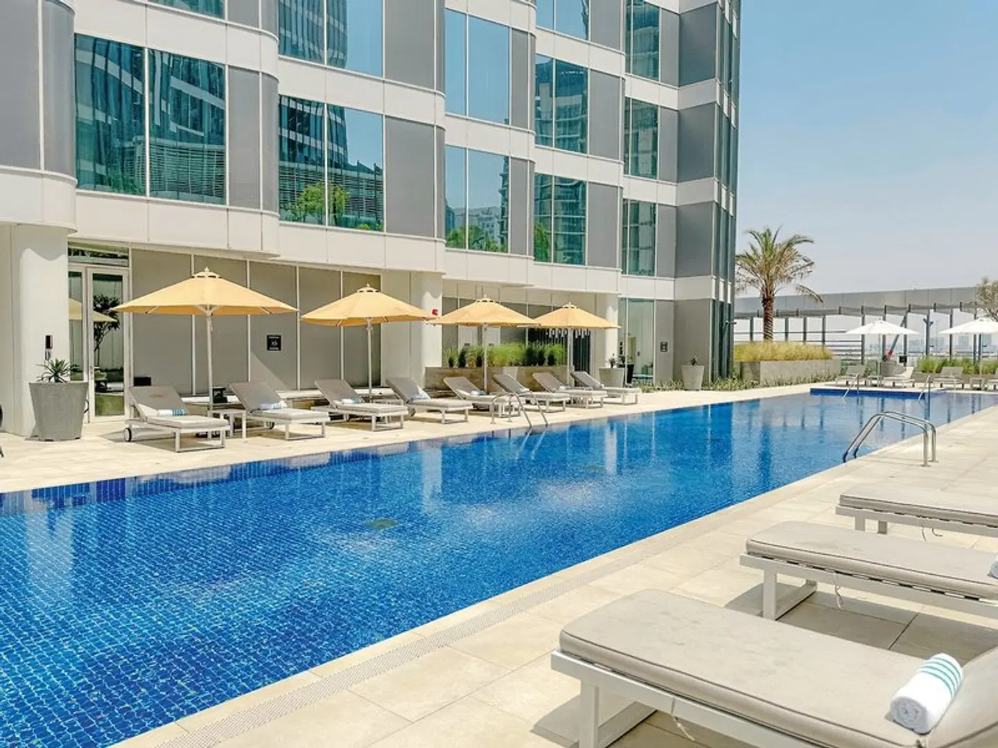 Holiday Inn Dubai Business Bay OUTDOOR_POOL