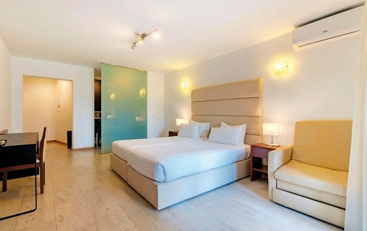 OCA Flores & Vitória Village Hotel ROOM_EXAMPLE