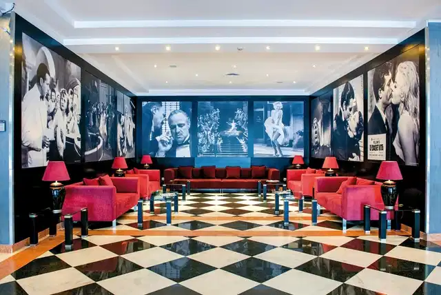 Vila Galé Porto Lobby