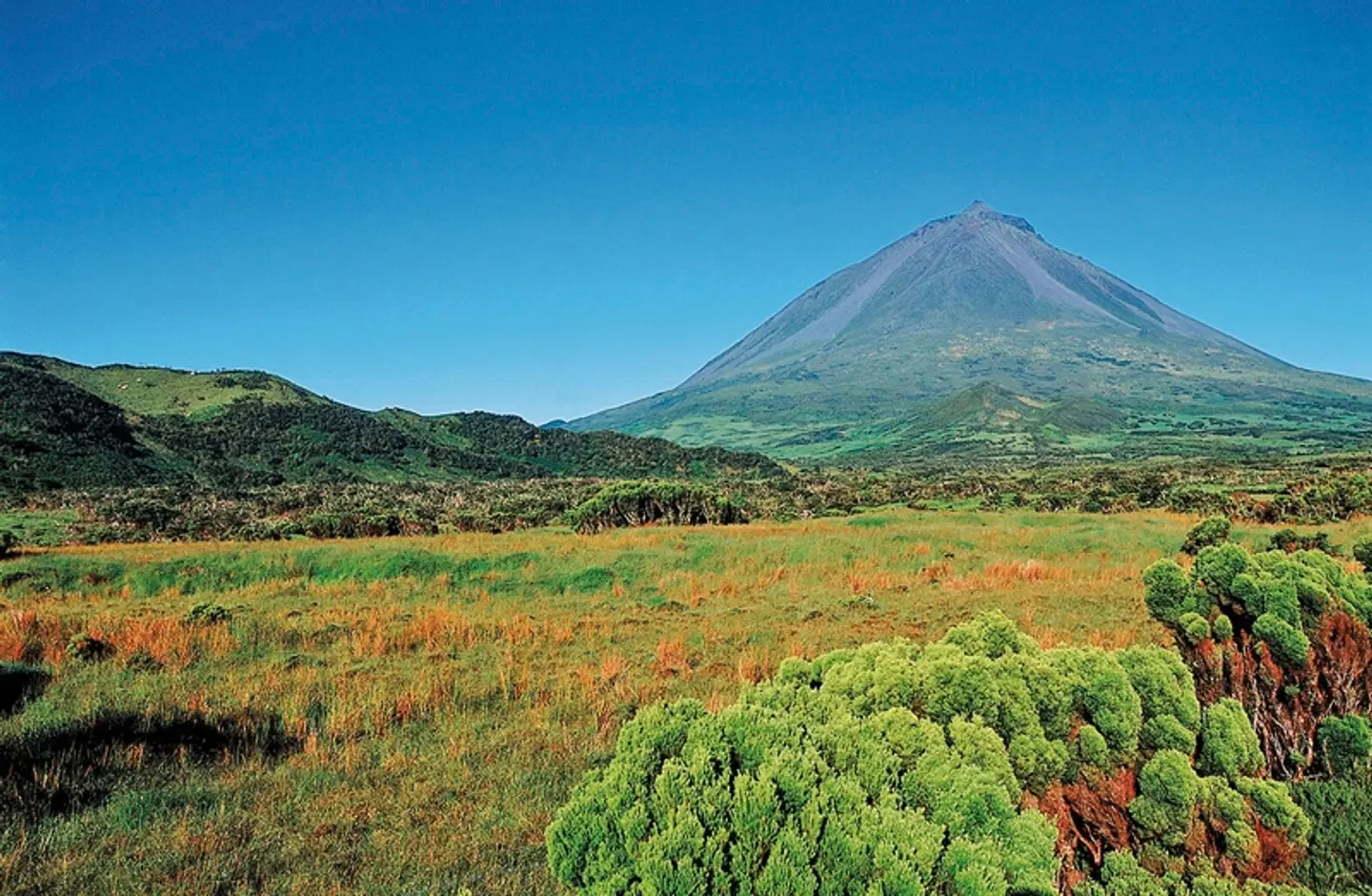 Kraterseen, Blumenpracht und Weltkulturerbe (Autoreise) LANDSCAPE