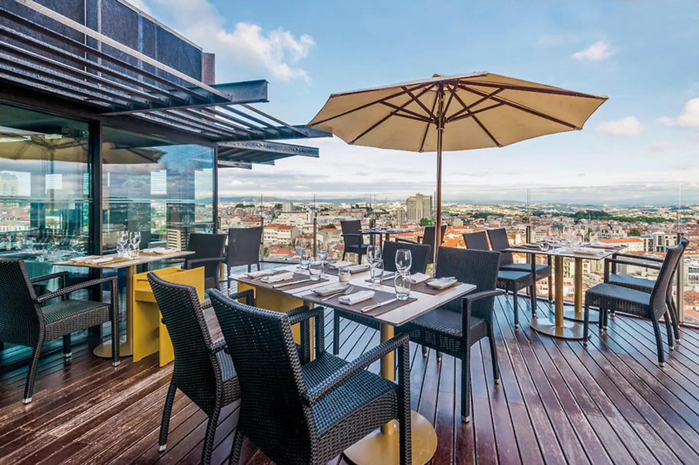 Dom Henrique Downtown Restaurant