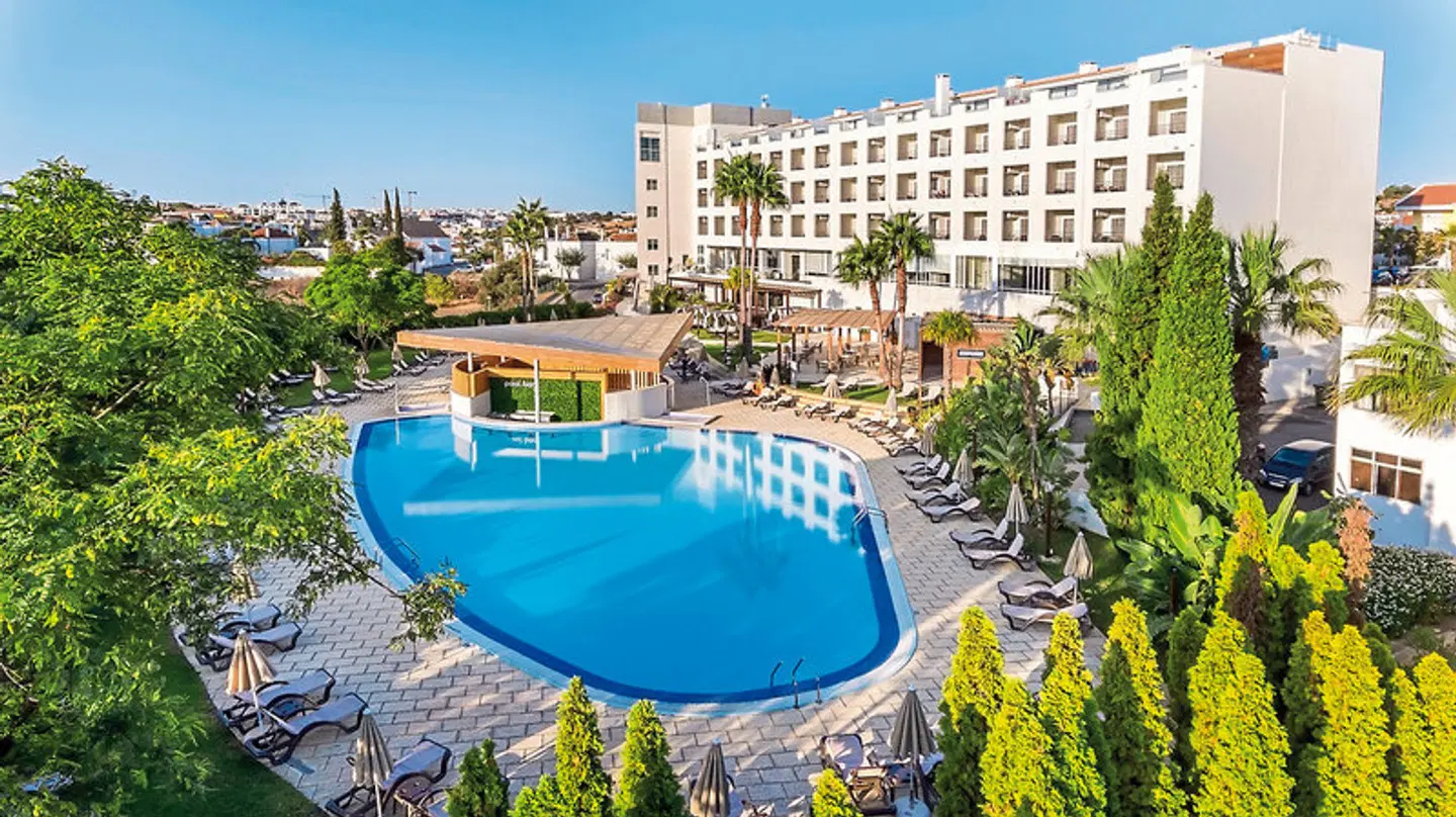 AP Maria Nova Lounge OUTDOOR_POOL