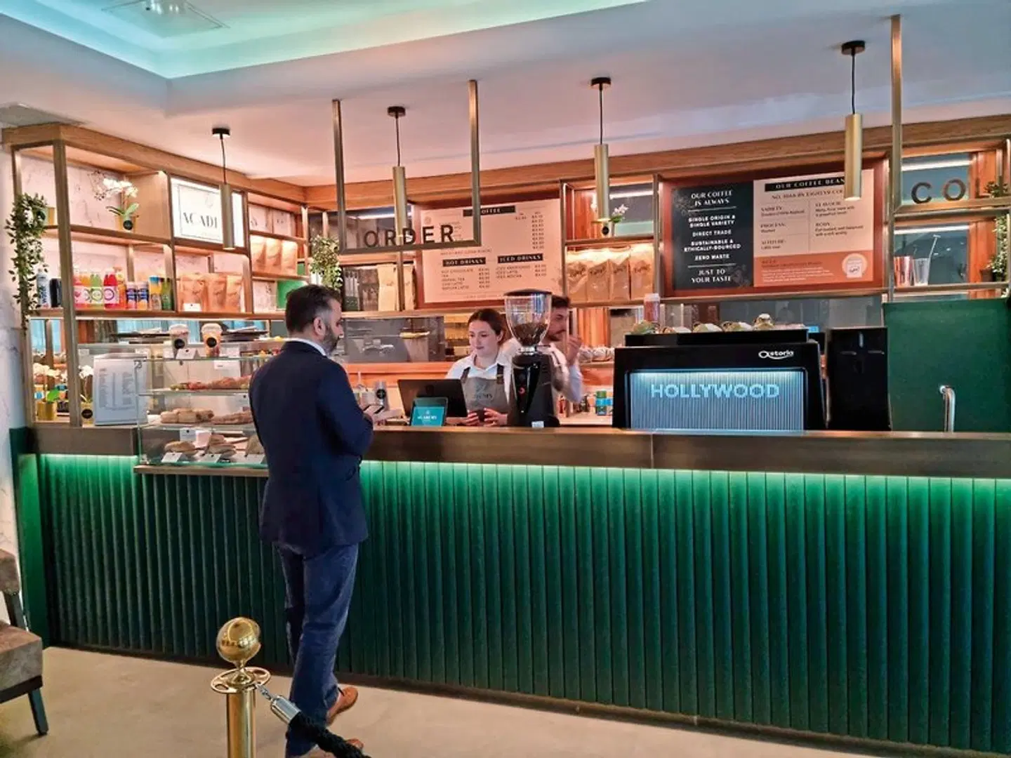 Academy Plaza Hotel Bar