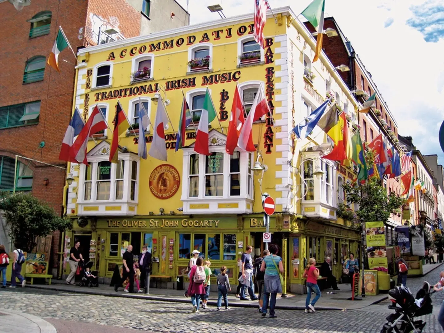 Irlands spektakuläre Küstenstraße EXTERIOR