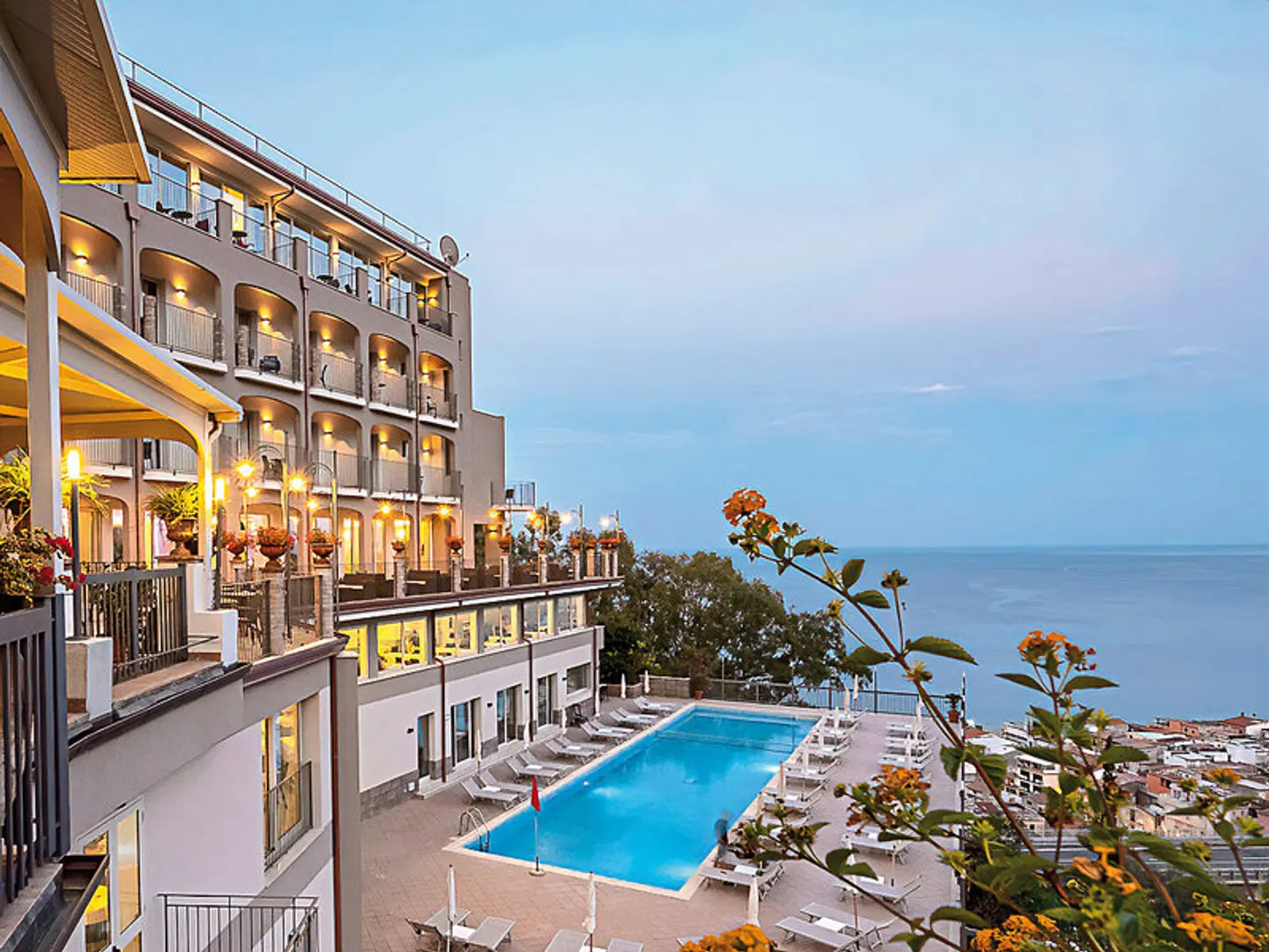 Antares OUTDOOR_POOL