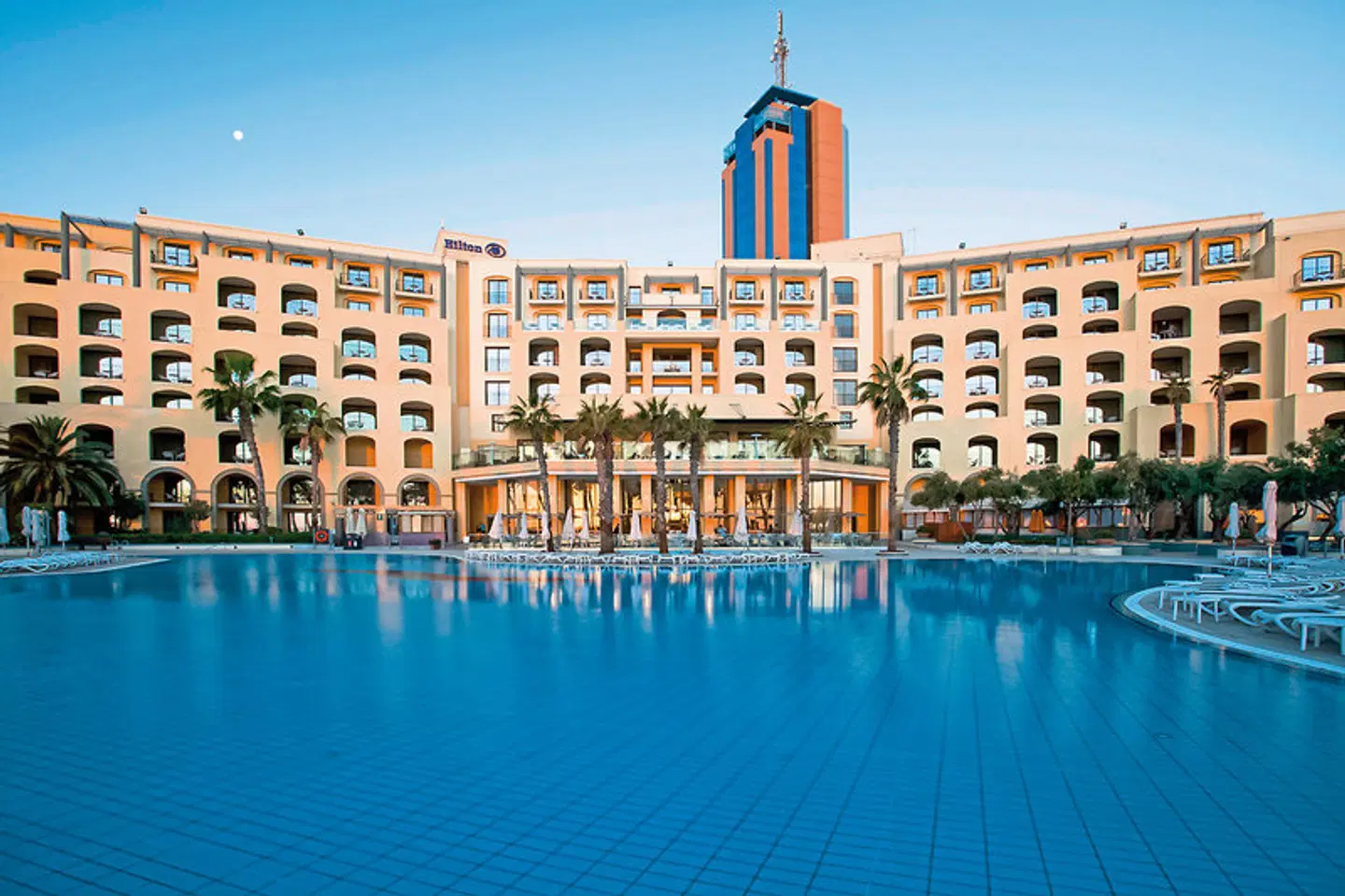 Hilton Malta OUTDOOR_POOL