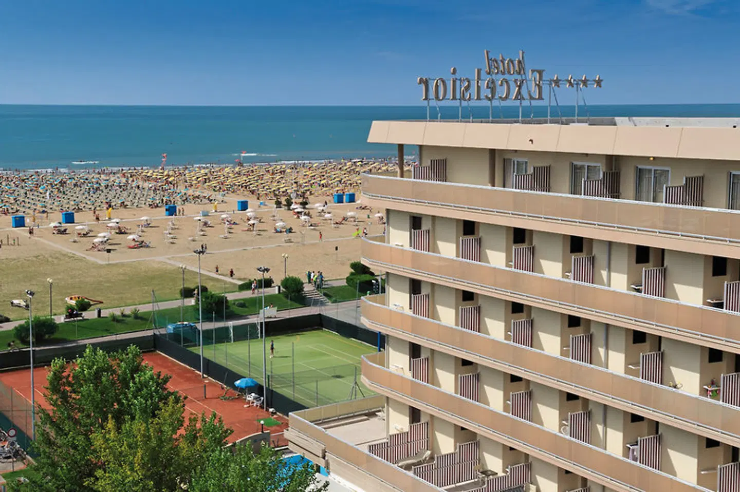 Excelsior EXTERIOR