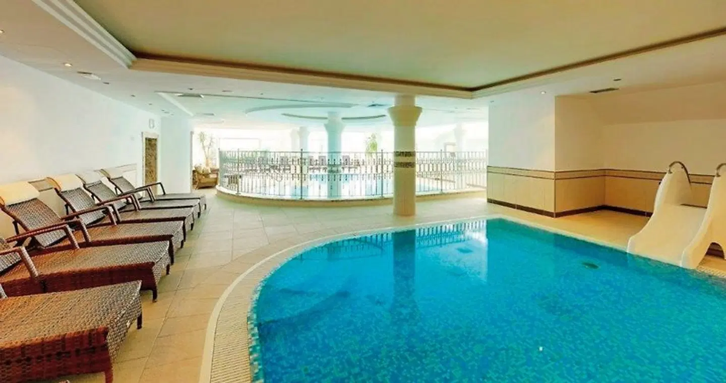 Das Finkennest Panoramic Garden Resort Hallenbad
