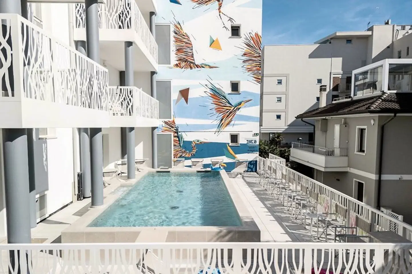 Marzia OUTDOOR_POOL