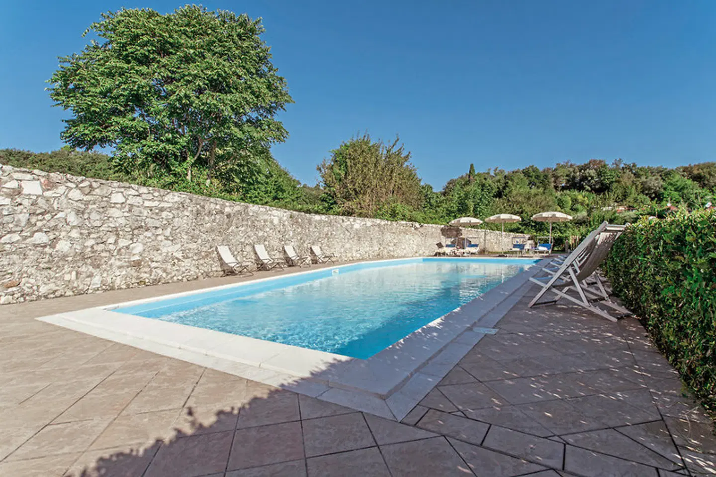 Donna Silvia OUTDOOR_POOL