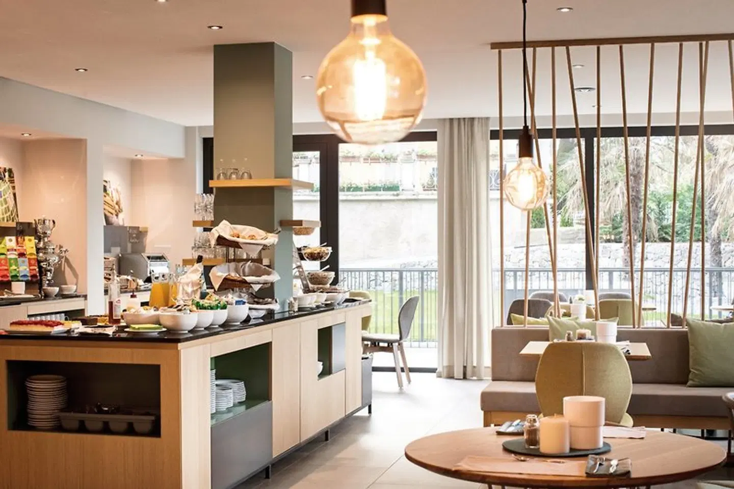 Flora Hotel & Suites Restaurant