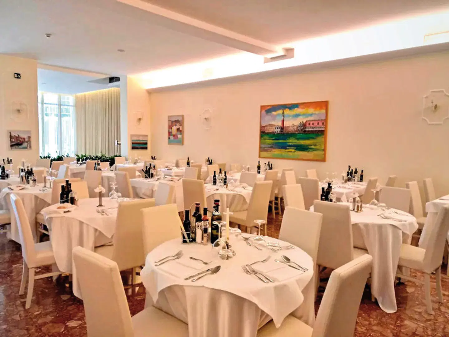 Astoria Restaurant